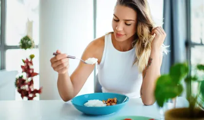 Aç kalarak zayıflanır mı? (Aralıklı oruç diyeti)