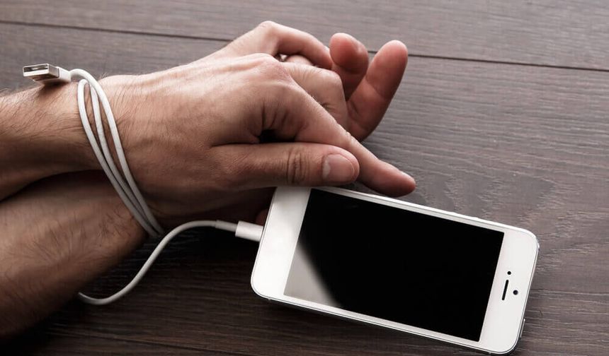 Akıllı telefon bağımlılığı, erken yaşta kalp rahatsızlığına neden oluyor